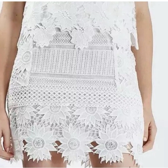 Topshop Dresses & Skirts - Topshop Mini Skirt Size 4 White Lace Sunflower Design Back Zipper Decorative Hem